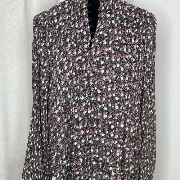 Cabi Knife Pleat Blouse (style 3952) - Picture 5 of 10